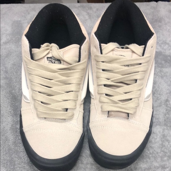 Vans Knu Mid Century Tan and Black Classic Sneakers - Picture 4 of 6